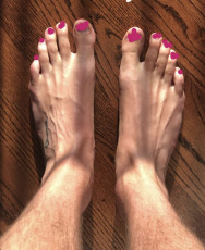 Milo Manheim Feet (50 photos)