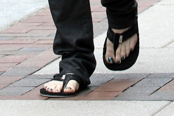 Adam Lambert Feet (21 photos)