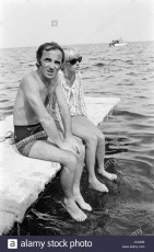 Charles Aznavour Feet (20 photos)