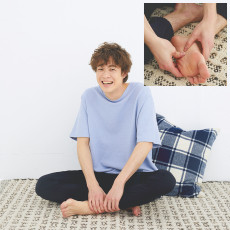 Hio Miyazawa Feet (4 photos)