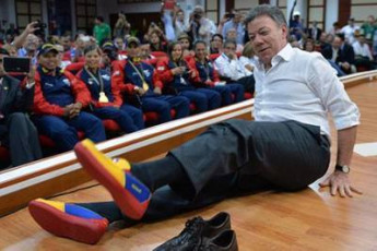 Juan Manuel Santos Feet (9 photos)