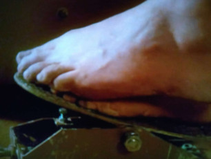 Leslie Nielsen Feet (5 photos)