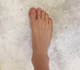 Marc E Bassy Feet (12 photos)