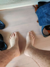 Ole Thestrup Feet (2 photos)
