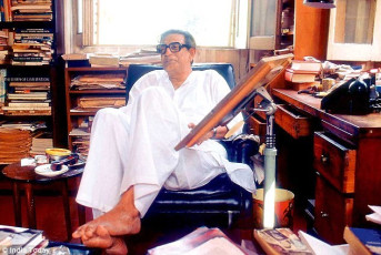 Satyajit Ray Feet (2 photos)