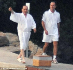 Silvio Berlusconi Feet (6 photos)