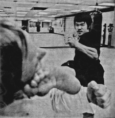 Bruce Lee Feet (26 photos)