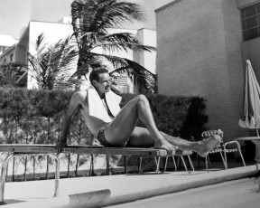 Charlton Heston Feet (28 photos)