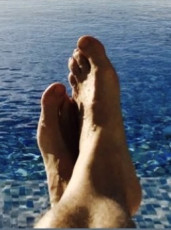 Gary Barlow Feet (37 photos)