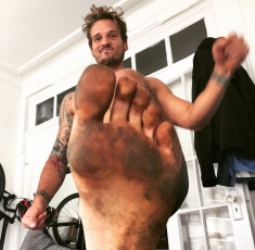 Parker Hurley Feet (35 photos)