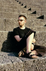 Thom Yorke Feet (33 photos)