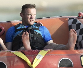Wayne Rooney Feet (49 photos)