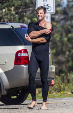 Chris Hemsworth Feet (4 photos)