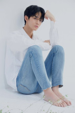 Jin Young Bae Feet (3 photos)