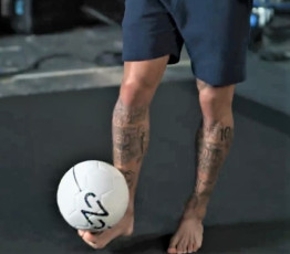 Neymar Feet (3 photos)