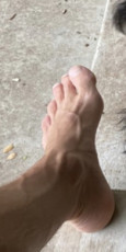 Dan Donigan Feet (4 images)