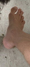 Dan Donigan Feet (4 images)