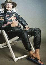 Daniel Ricciardo Feet (4 images)