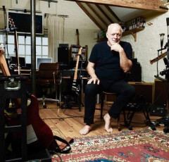 David Gilmour Feet (3 images)