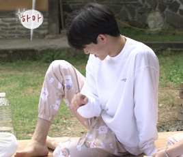 Dowoon Feet (13 images)