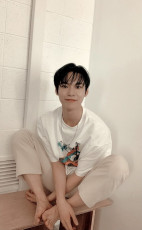 Doyoung Feet (6 images)