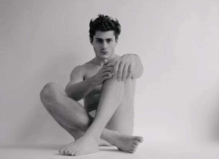 Gianluca Conte Feet (2 images)