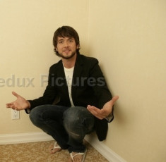 Justin Chatwin Feet (7 images)