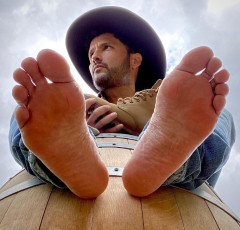 Mauricio Pastrana Feet (8 photos)