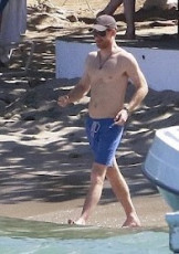 Prince Harry Feet (15 images)