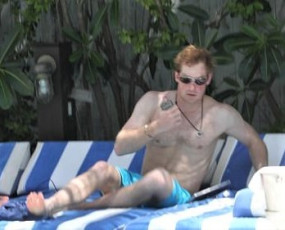 Prince Harry Feet (15 images)