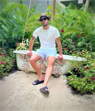 Prince Royce Feet (5 images)