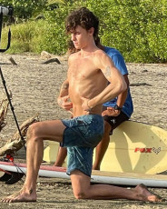 Shawn Mendes Feet (17 images)