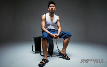 Xian Li Feet (4 photos)