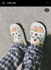 Yang Hong Seok Feet (5 photos)