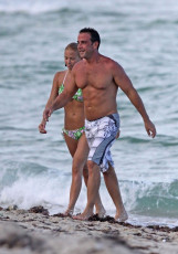 Carlos Ponce Feet (11 images)