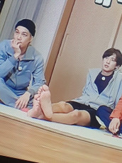 Chan Yeol Park Feet (15 images)