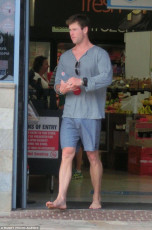 Chris Hemsworth Feet (27 pics)