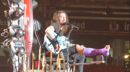 Dave Grohl Feet (13 images)