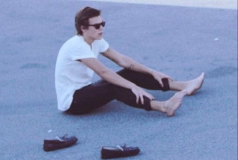 Harry Styles Feet (32 images)