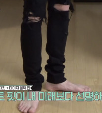 Hyun Bin Kwon Feet (22 images)