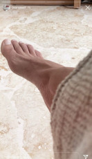 Jwan Yosef Feet (4 images)