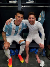 Lionel Messi Feet (6 photos)