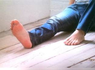Masaharu Fukuyama Feet (2 photos)