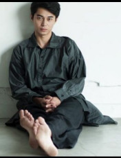 Masahiro Higashide Feet