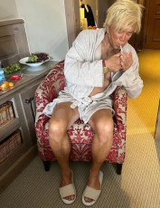 Mickey Rourke Feet (10 images)