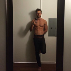 Nathaniel Buzolic Feet (7 pictures)