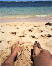 Nick Viall Feet (4 images)
