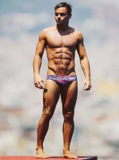 Tom Daley Feet (13 images)