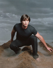 Tom Welling Feet (2 images)