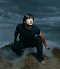 Tom Welling Feet (2 images)